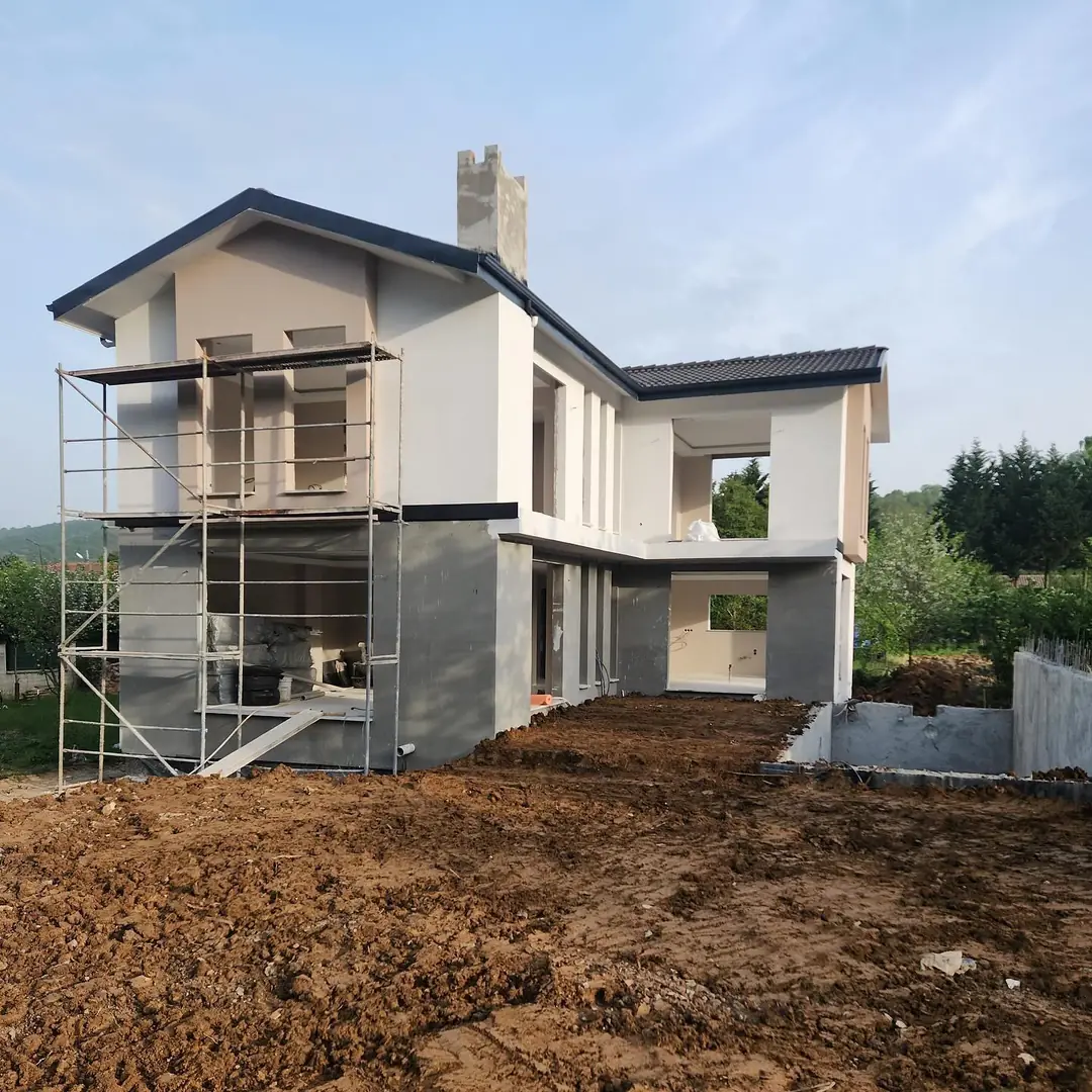 Satmazlı Evi: şantiyede kaba inşaatı biten ve iskelesi kurulu ev (fotoğraf)